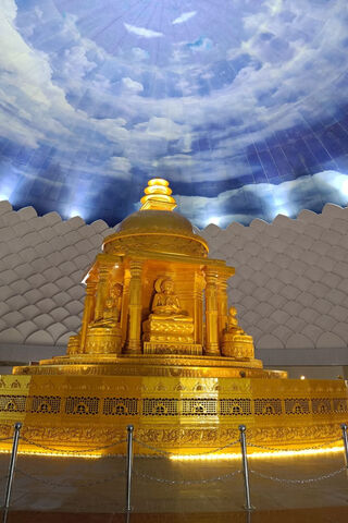 Golden Serenity: The Ma..