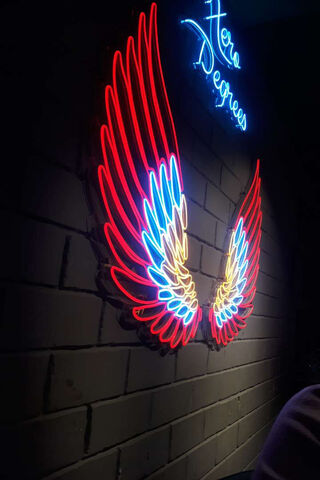 Wings of Flavor at Cafe..