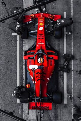Speed in Red: The Ferrari F1 Pit Stop 🚗💨