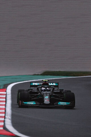 Speed on the Track! 🏎️💨