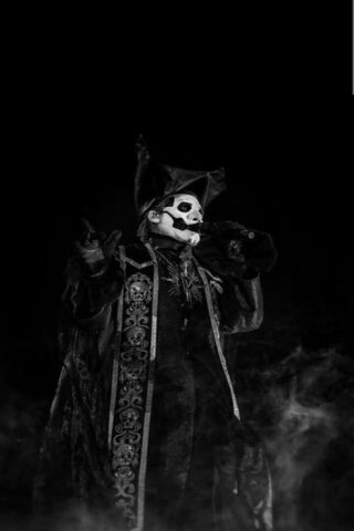 Enigmatic Performer in ..