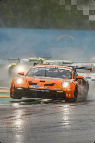 Thrilling Race in the Rain! 🏎️💨