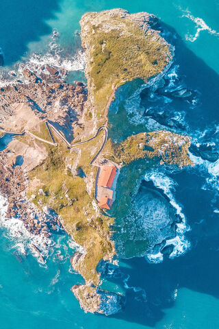 Serene Island Retreat 🌊🏝️