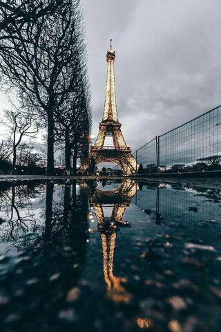 Sparkling Eiffel Tower ..