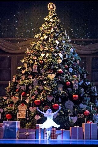 Enchanted Christmas Tre..