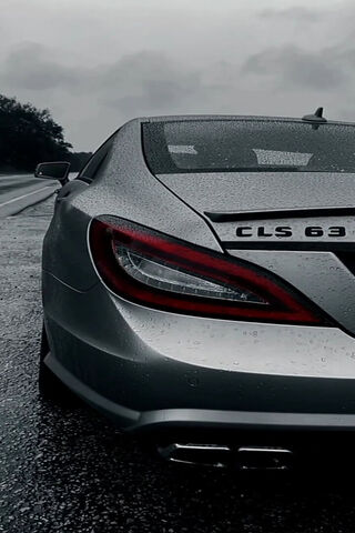 Sleek Elegance in the R..