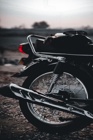 Sleek Ride at Dusk 🏍️🌅