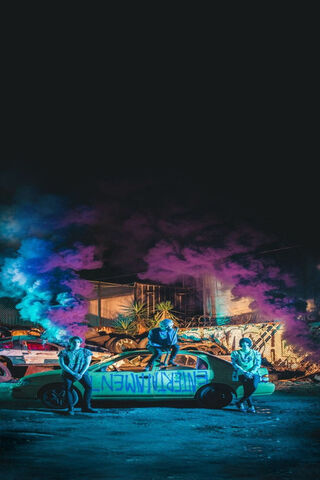 Vibrant Chaos: A Night of Entertainment 🎉🚗