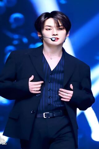 Charismatic Stage Prese..