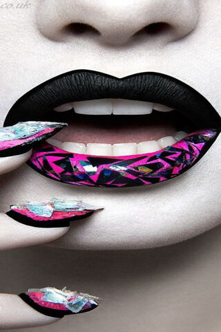Bold Beauty: Artistic Lip and Nail Art 💄✨