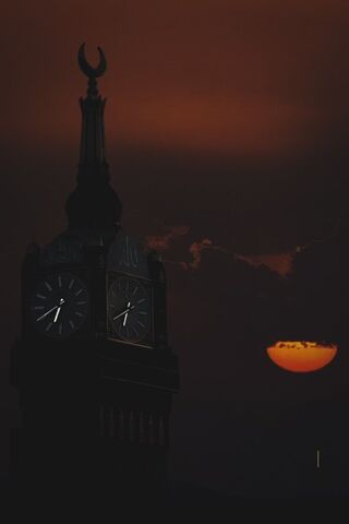 Macca Clock: Time in the Heart of Mecca 🌙🕰️