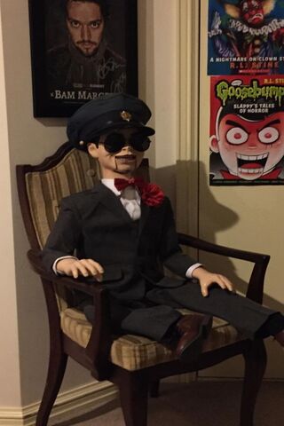 Dapper Dummy in Shades 😎🎩