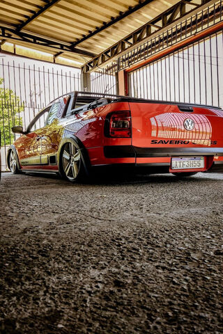 Sleek Volkswagen Saveiro in the Spotlight 🚗✨