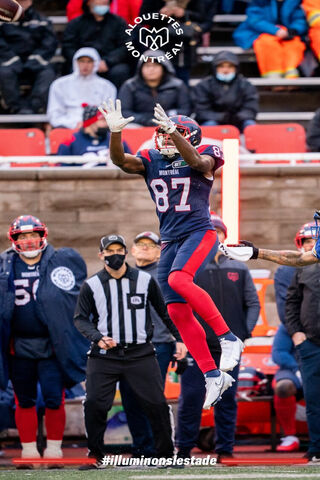 Touchdown Leap! 🏈✨