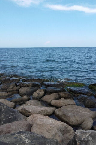 Tranquil Shoreline Esca..