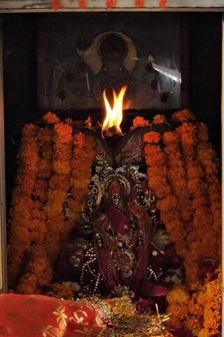 Divine Glow: A Sacred O..