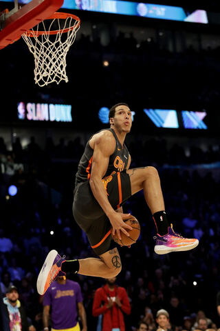 Epic Slam Dunk Moment! ..