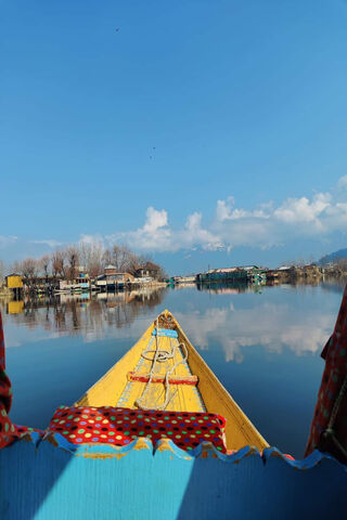 Serene Waters of Kashmir 🌊🏞️