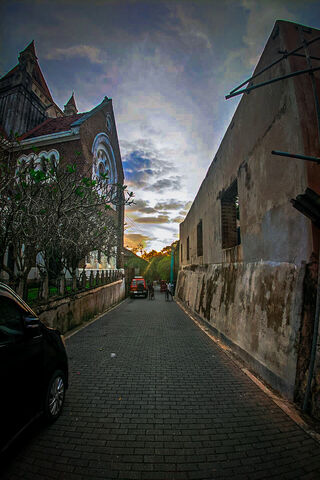 Charming Alleyway at Du..
