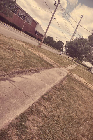 Quiet Sidewalk Stroll �..