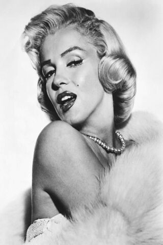 Timeless Glamour: Marilyn Monroe ✨