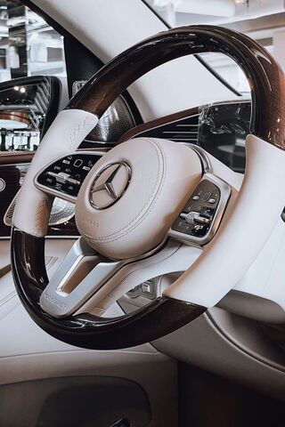 Luxury in Motion: The Mercedes-Benz Steering Wheel 🚗✨