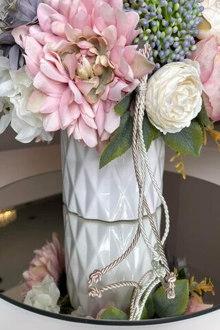 Elegant Floral Arrangement 🌸✨