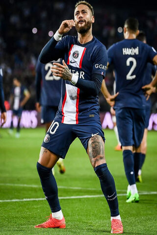 Neymar Celebrates in St..