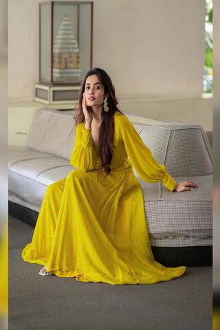 Radiant Elegance: Teju Ashwini in Yellow 🌼✨