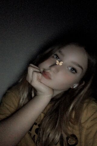 Dreamy Selfie with a Touch of Whimsy ✨