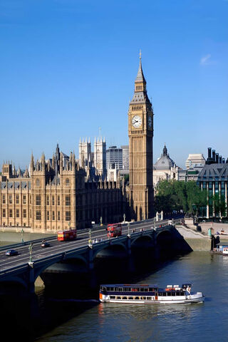 Iconic London: Big Ben and the Thames 🌉🕰️