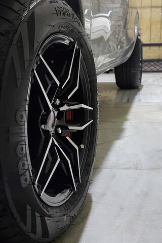 Sleek Rims in the Spotl..