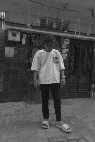 Urban Vibes in Monochro..