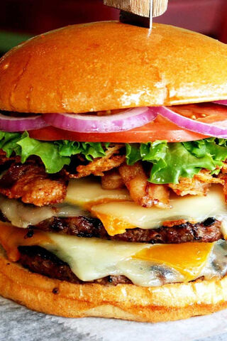Ultimate Cheesy Burger ..