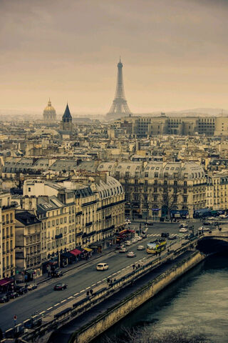 Paris: A Timeless Elega..