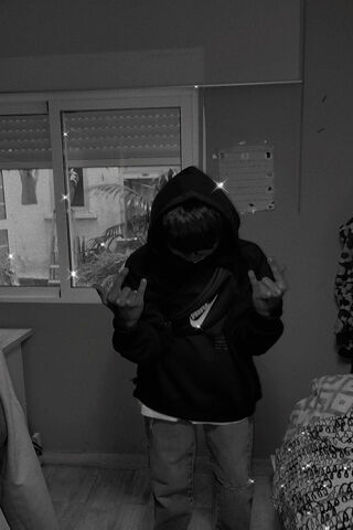 Urban Vibes in Monochro..