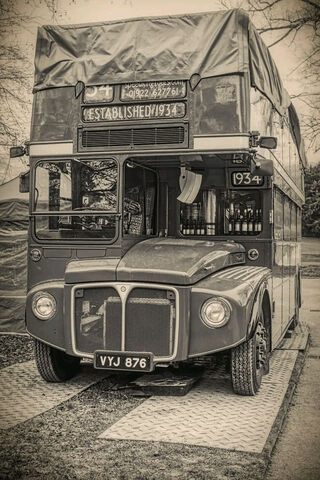 Vintage Double-Decker Delight 🚍✨