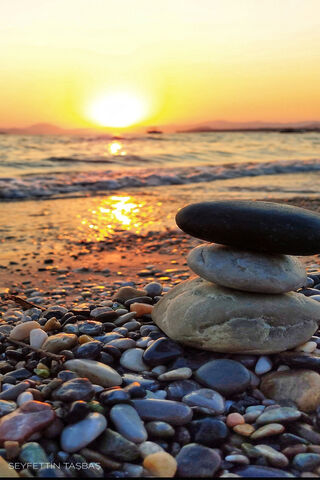 Tranquil Sunset at the Shore 🌅🏖️
