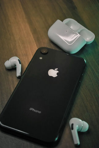 Tech Essentials: iPhone and AirPods 🎧📱