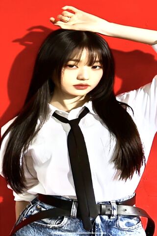 Wonyoung's Bold Style: A Fashion Icon in the Spotlight