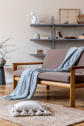 Cozy Minimalist Living ..
