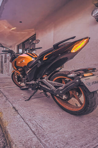Sleek and Stylish Ride 🏍️✨