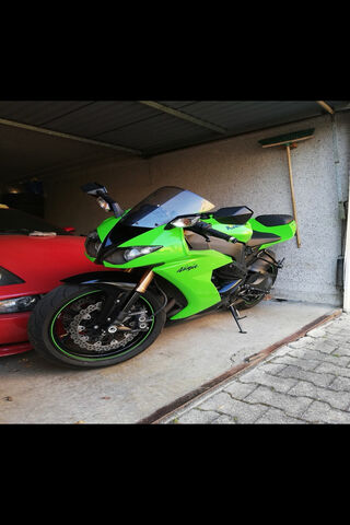 Sleek Green Machine 🏍️💨