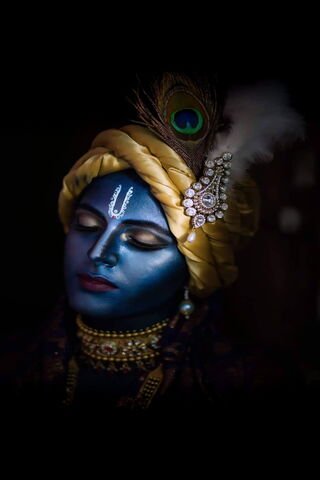 Divine Elegance: The Es..