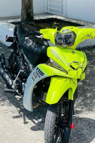 Eye-Catching Yamaha Mot..