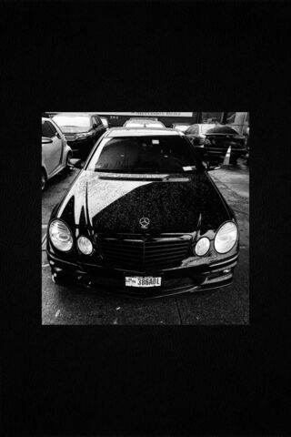 Sleek Elegance: The Black Beauty 🚗✨