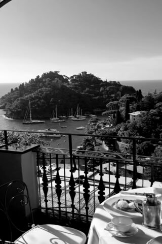 Serene Coastal Escape �..