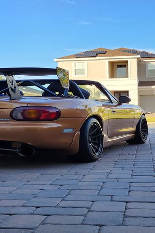Stylish Mazda MX-5 in the Sun ☀️🚗