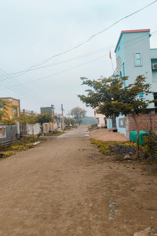 Tranquil Street Scene �..