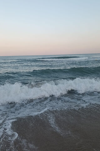 Serene Waves at Dusk 🌊🌅